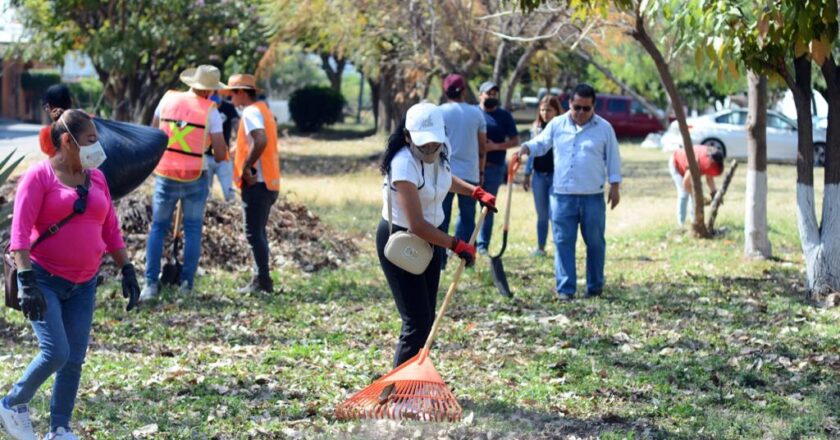 Realizan jornada de limpieza en parques y espacios recreativos